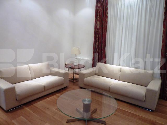 			LUXURY A MUST SEE, 3 Bedroom, 1 bath, 1 reception House			 Oval Road, REGENTS PARK